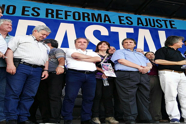 En la previa a paritarias salariales, UDOCBA marchó contra las reformas del gobierno