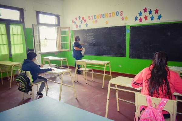 UDOCBA - RETROCESO A FASE 3: UDOCBA REITERÓ PEDIDO DE SUSPENSIÓN DE CLASES PRESENCIALES