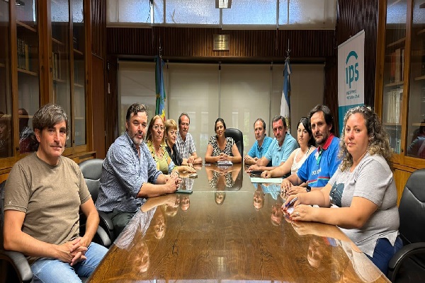 REUNIÓN DEL FUDB CON AUTORIDADES DEL IPS EN DEFENSA DE LOS DERECHOS JUBILATORIOS DE LOS DOCENTES-0